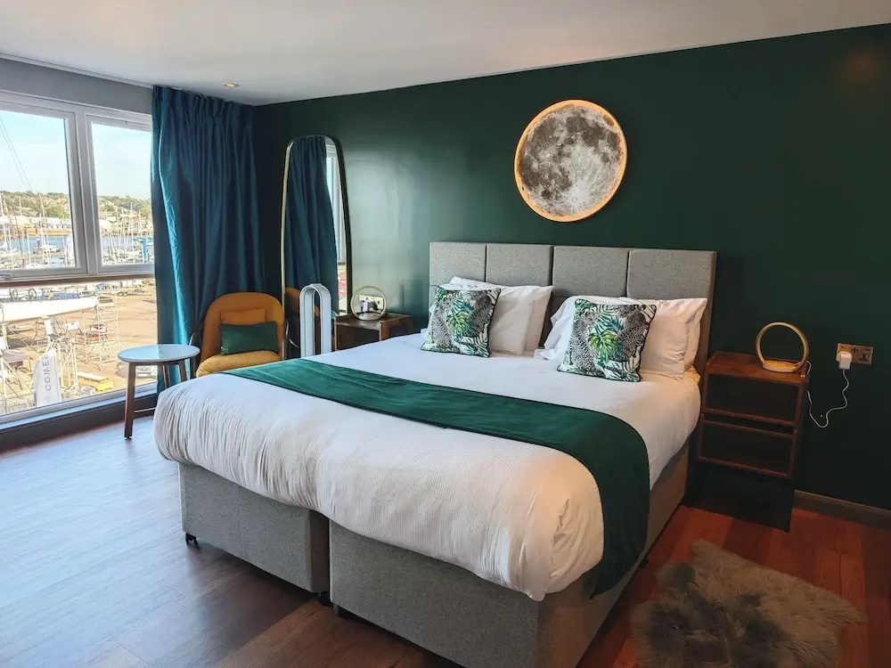 Deluxe room with harbour view
