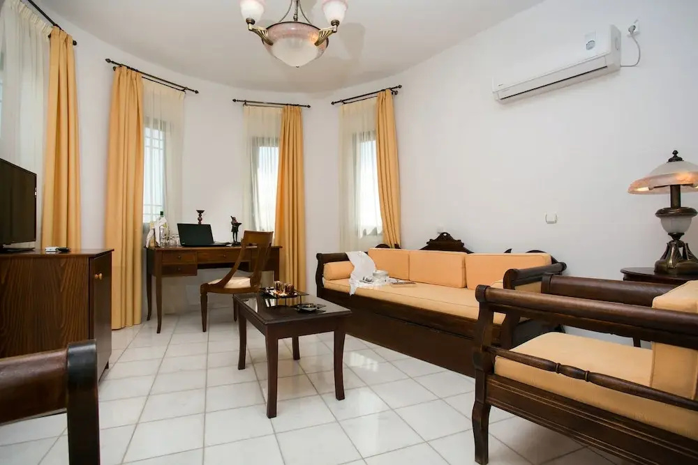 Double Junior Suite (full double bed)