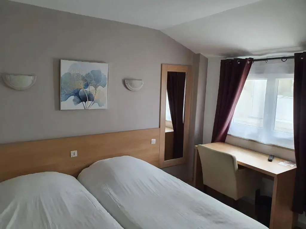 Standard Double room (full double bed)