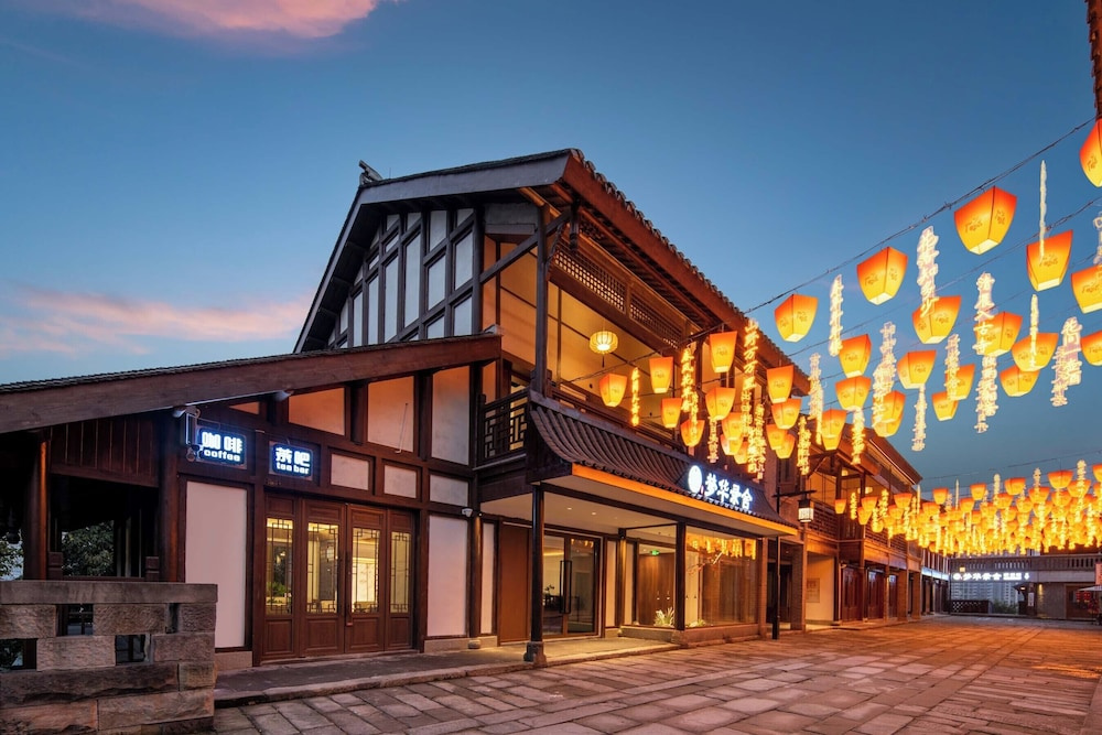 Chongqing Menghua Lushe Hotel