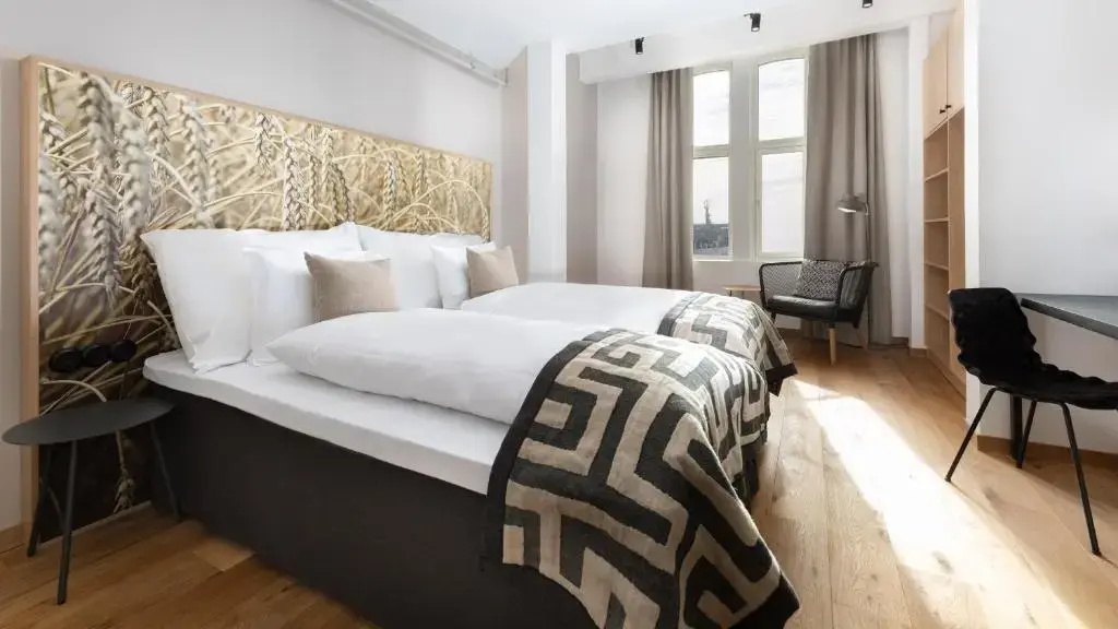 Deluxe Double room (full double bed)