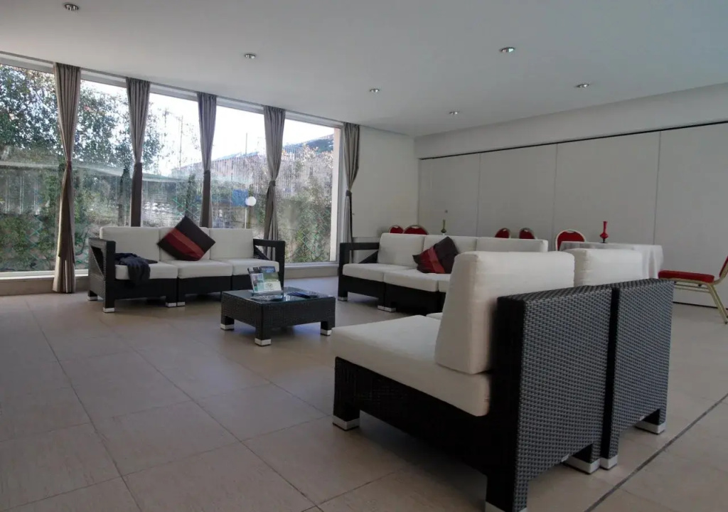 Lobby & Reception