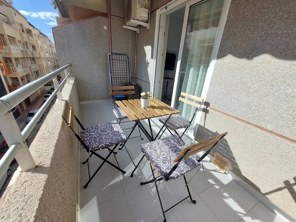 2-bedroom Apartment-close to Beaches and Center