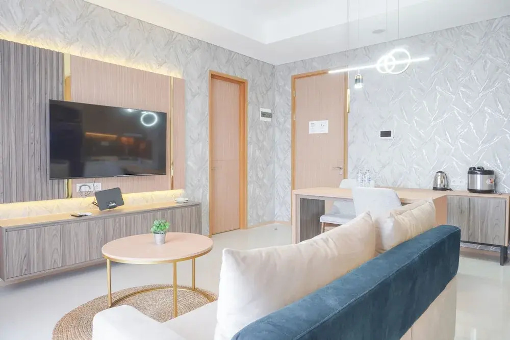 Comfort And Modern Look 2Br At 26Th Floor Samara Suites Apartment