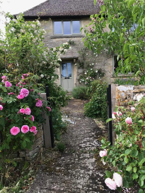 Rose Cottage, 4 The Hill