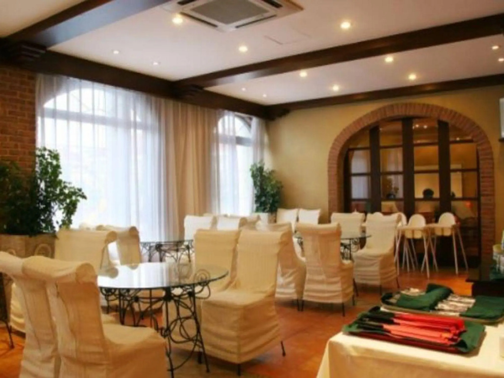 Food & Beverage