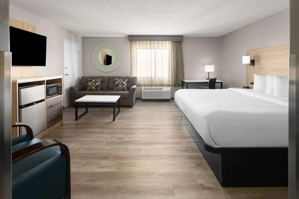 La Quinta Inn & Suites by Wyndham Mansfield OH