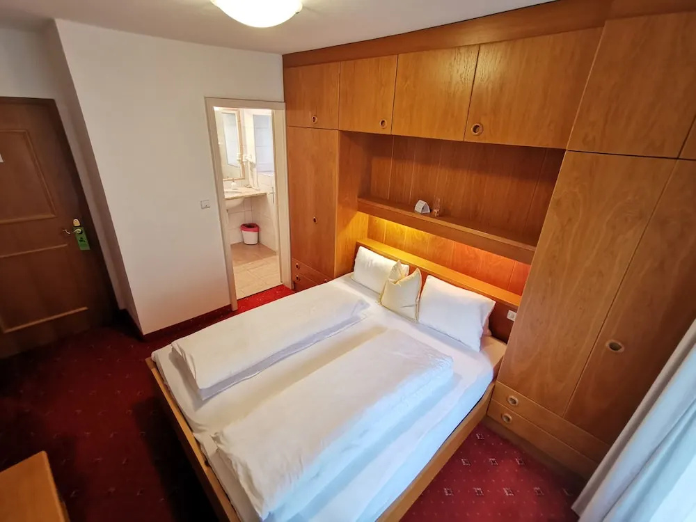 Economy Double room (full double bed)