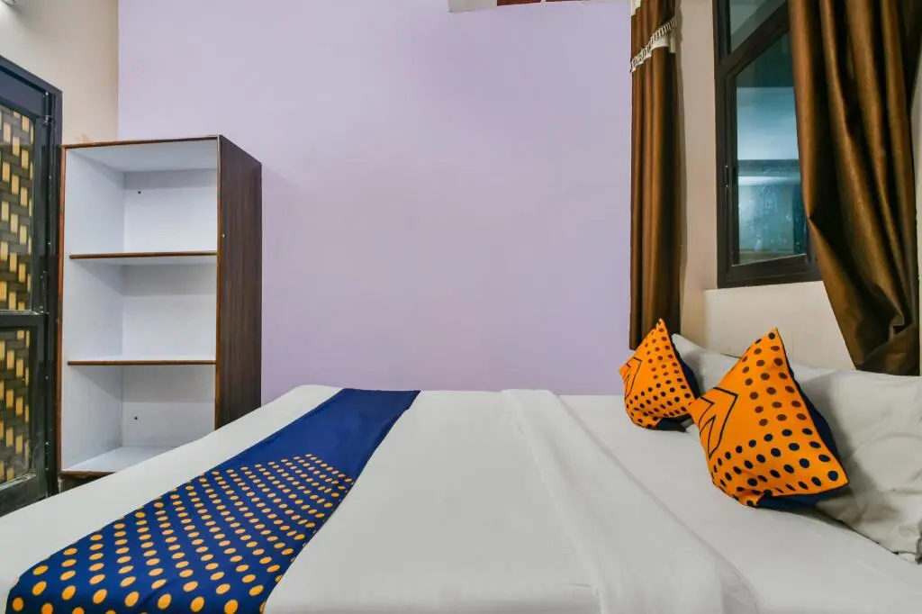 J C Palace by OYO Rooms