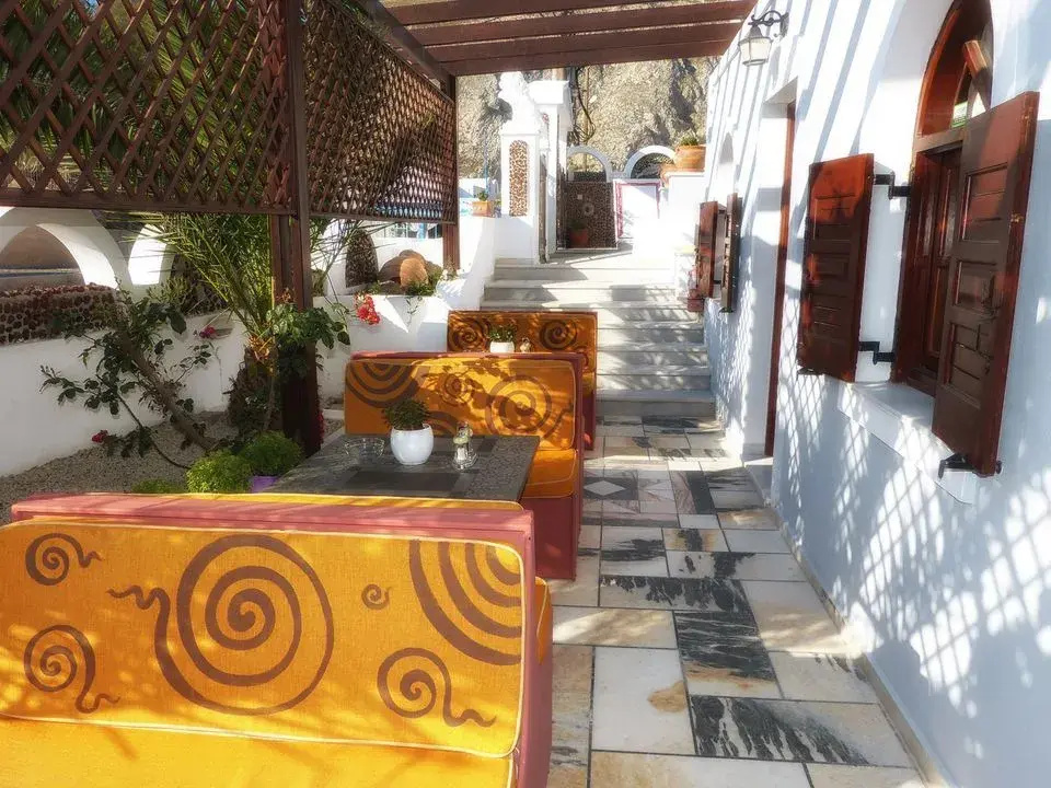 Black Sand Apartments Santorini