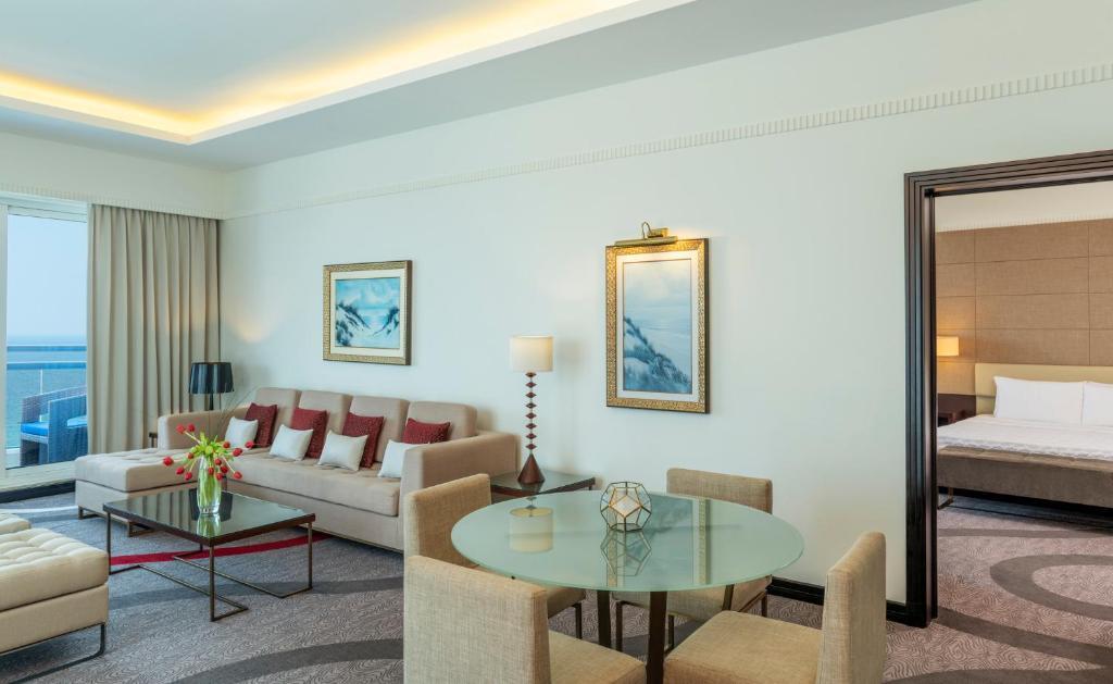Le Meridien Al Aqah Beach Resort