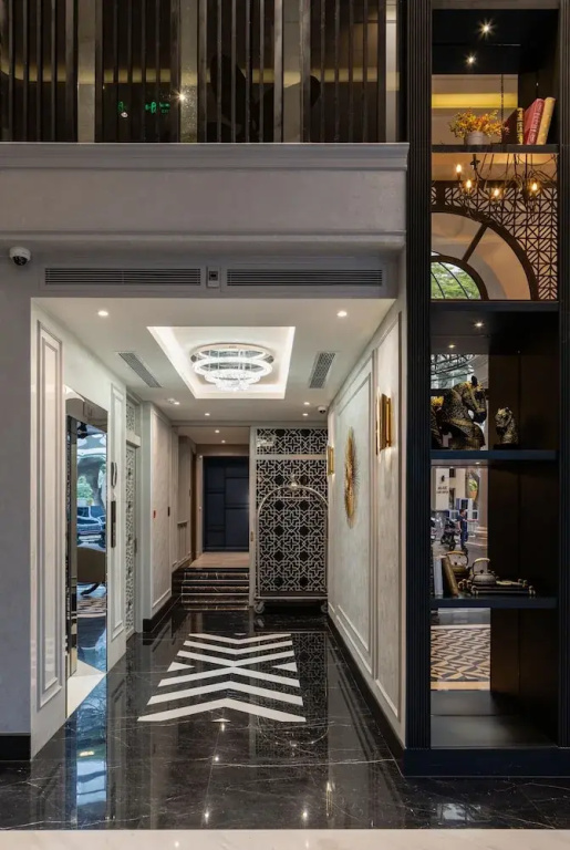 Charmaine's Hotel & Apartment