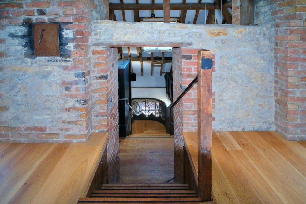 Apartment in Brackley Town Hall Charm