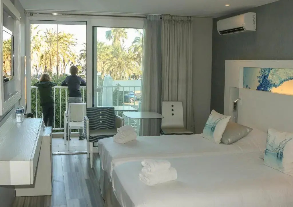 Superior Double room with sea view (full double bed)