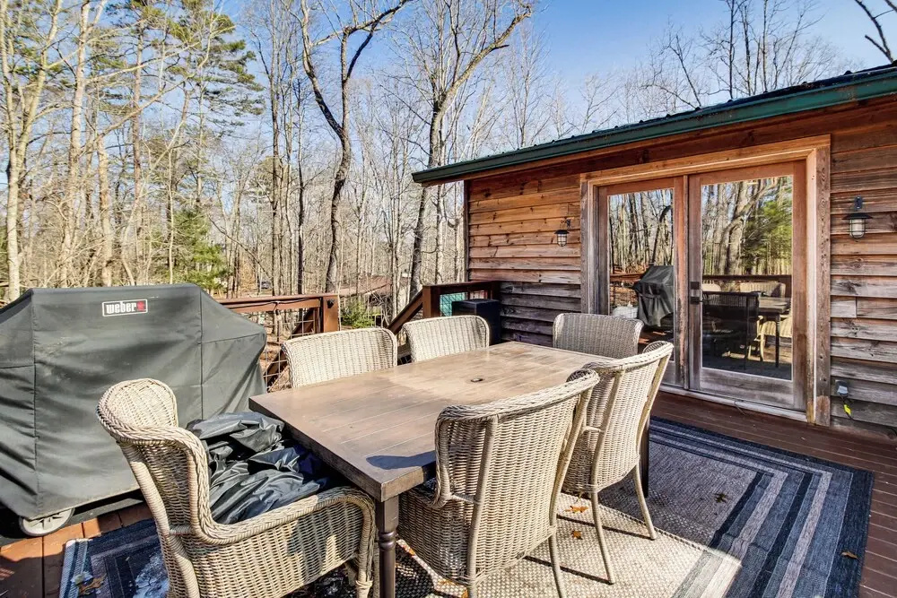 3 Mi to Dtwn Ellijay: Tree-lined Cabin w/ Deck!