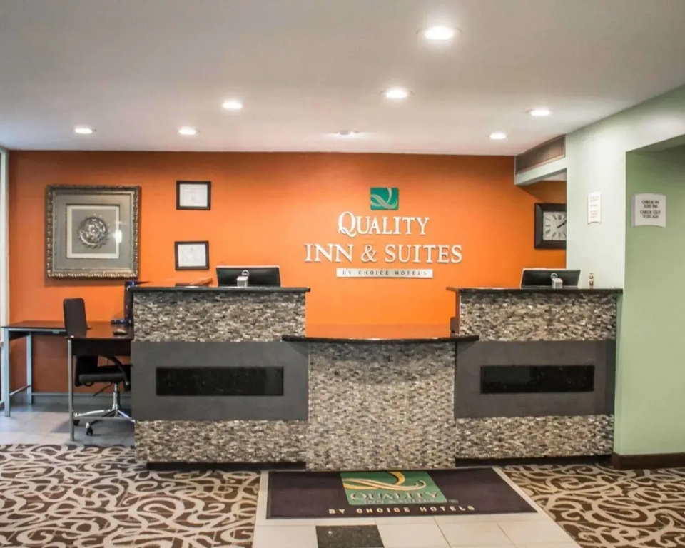 Lobby & Reception