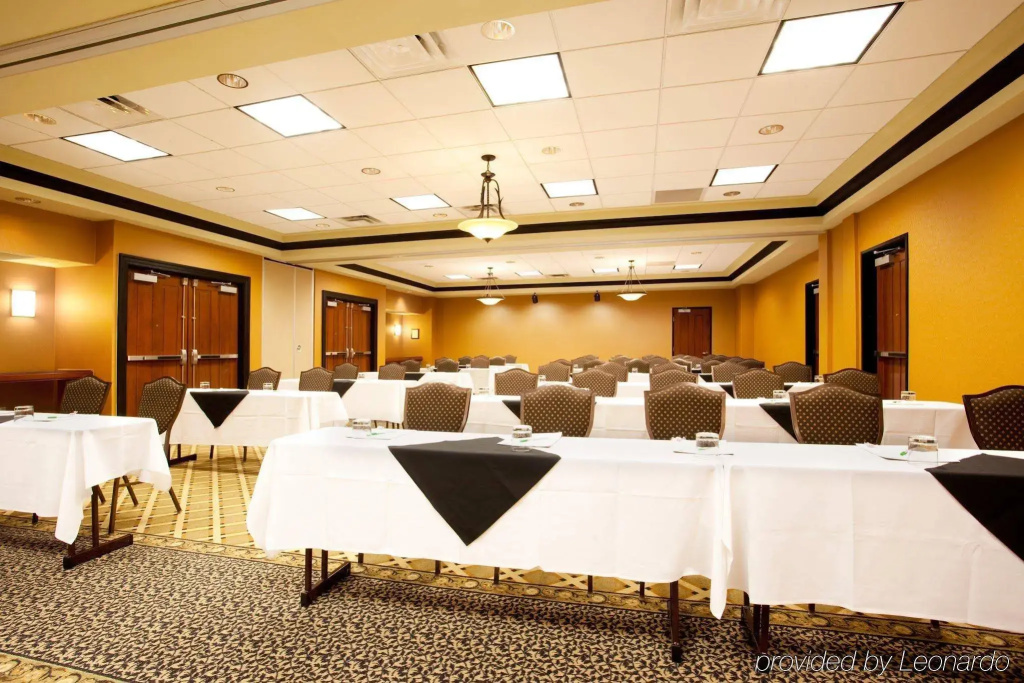 Holiday Inn Grand Rapids Airport by IHG - фото 21