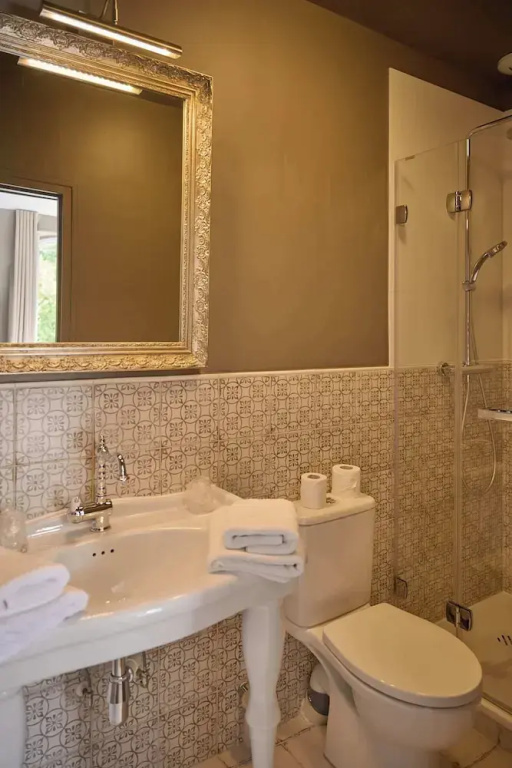 Superior Double room with garden view (full double bed)