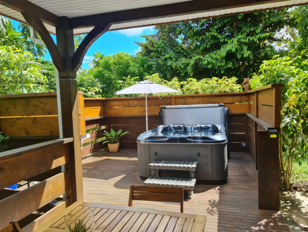 Afficher la photo 8 — Bungalow de 2 chambres avec piscine partagee jacuzzi et jardin clos a Le Moule