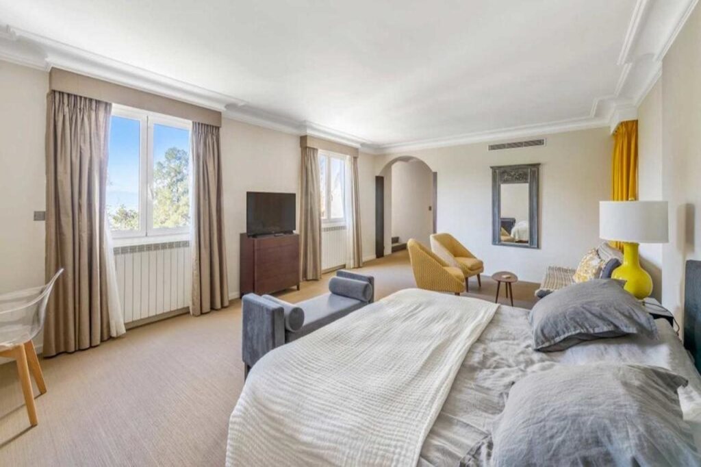 gallery_image_hidden_12