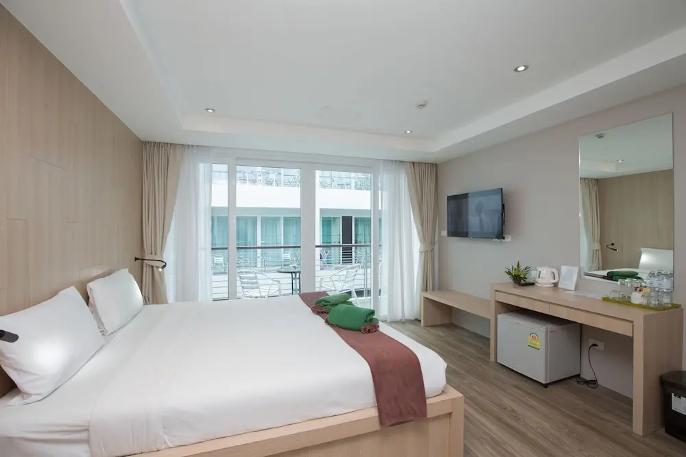 The Palms, Kamala Beach