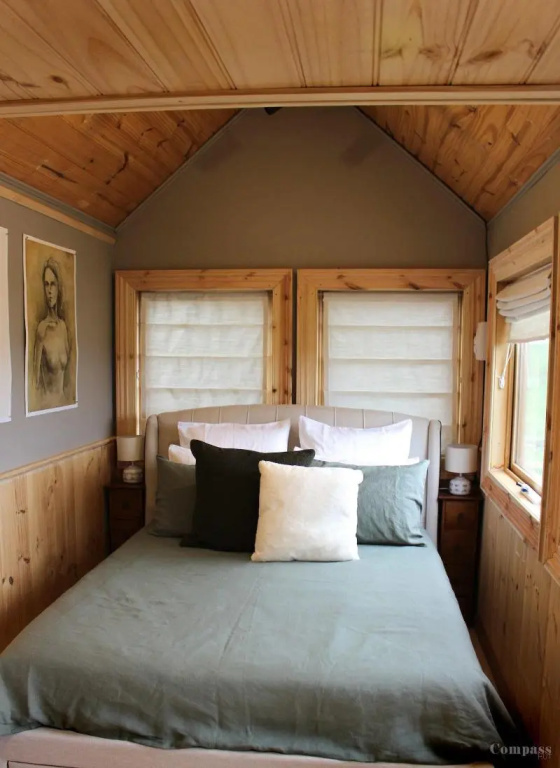 Compass Hut — 3