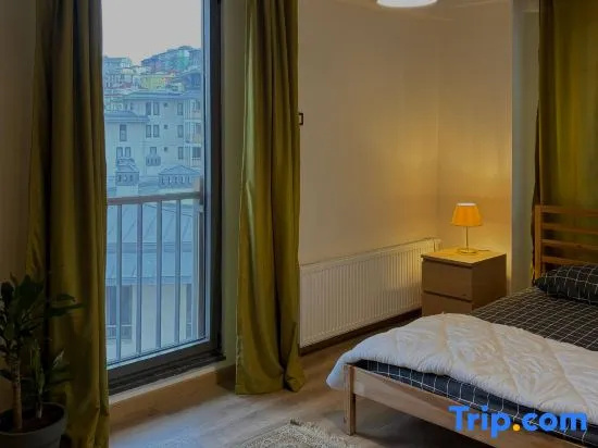 10 Mins to Takism - Central & New Modern Flat