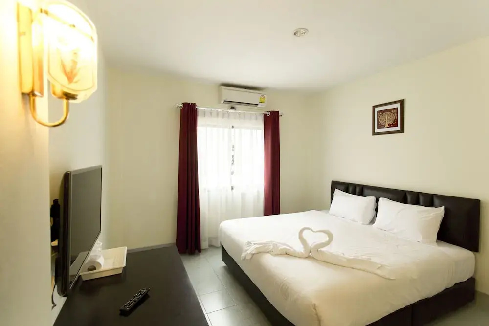 Paripas Express Hotel Patong - Chambres