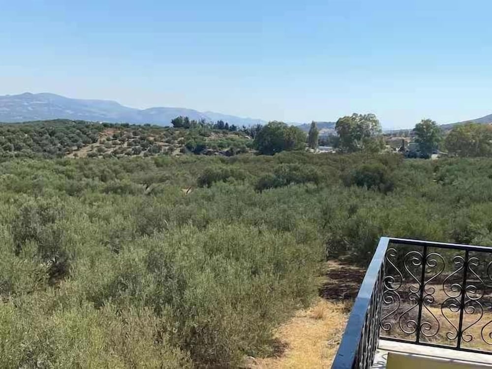 Creta Leisure Escape Private Pool Garden Oasis