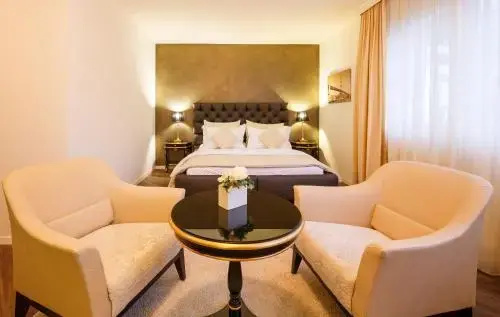Business Hotel First - Général