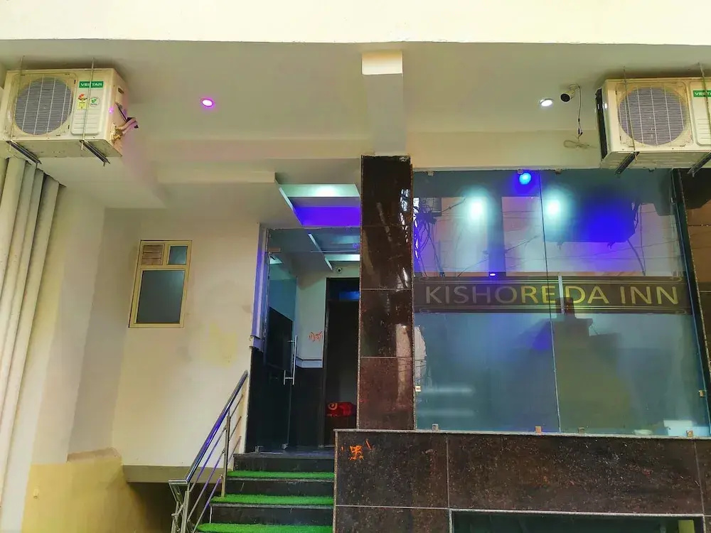 Lobby & Reception