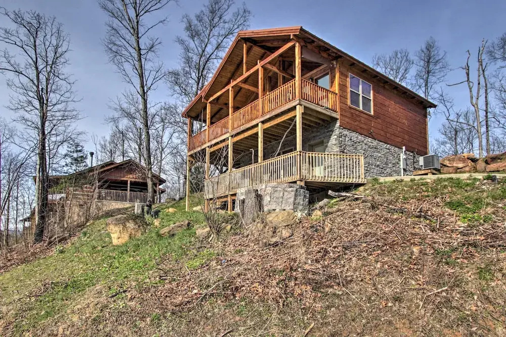 Smoky Mtn Log Cabin w/ Hot Tub & Panoramic Views!