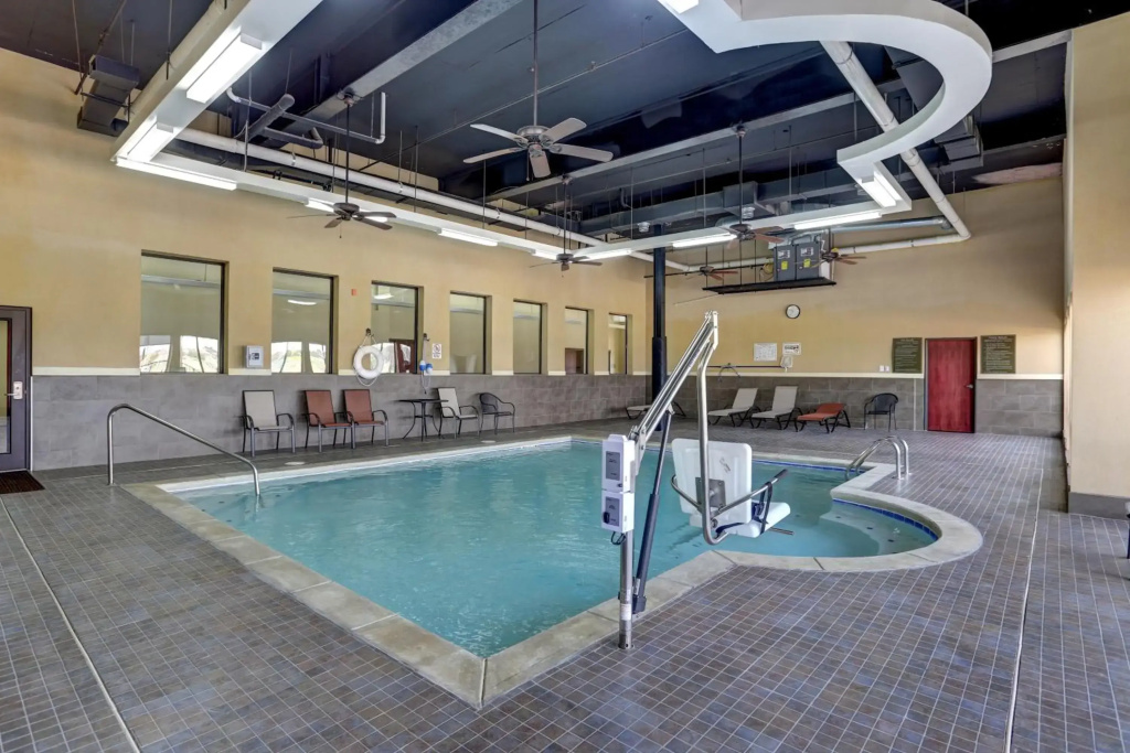 Comfort Suites - фото 18