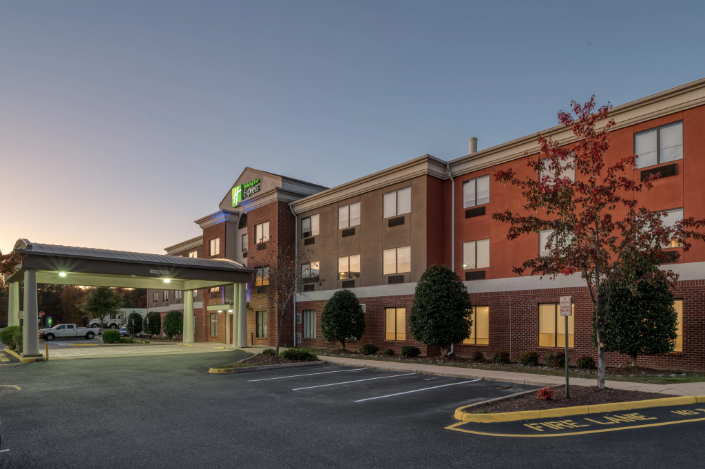 Holiday Inn Express & Suites - Thornburg, S. Fredericksburg by IHG