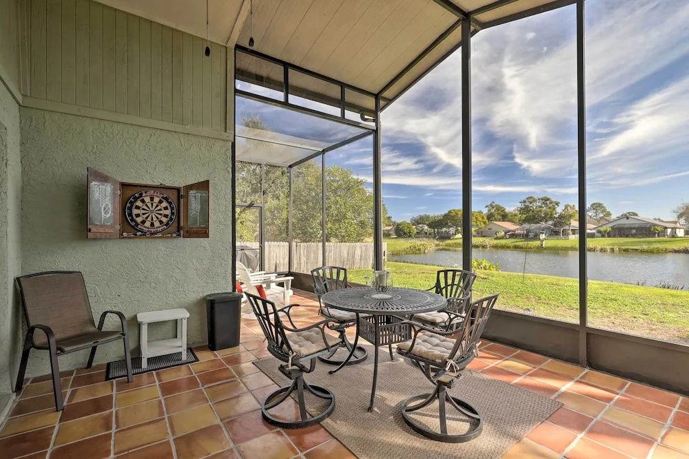 Lakefront Brandon Home w/ Patio & Screened Lanai!
