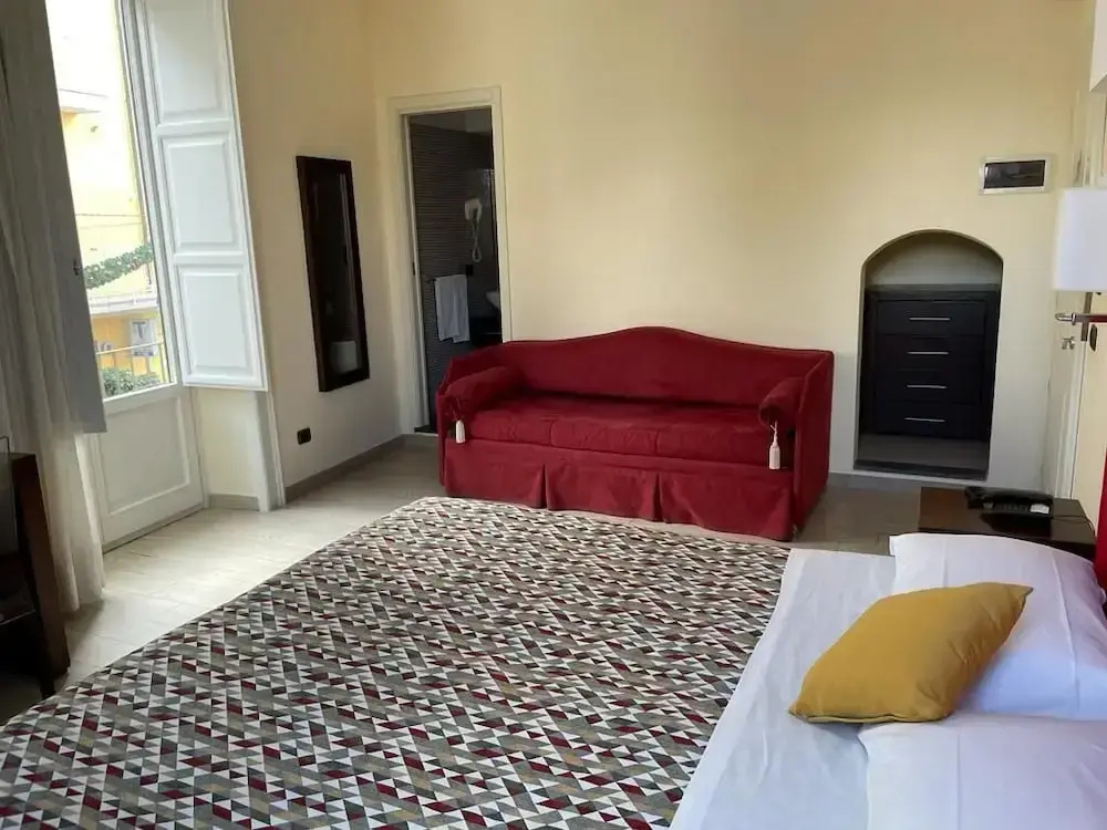Deluxe Double room (full double bed)