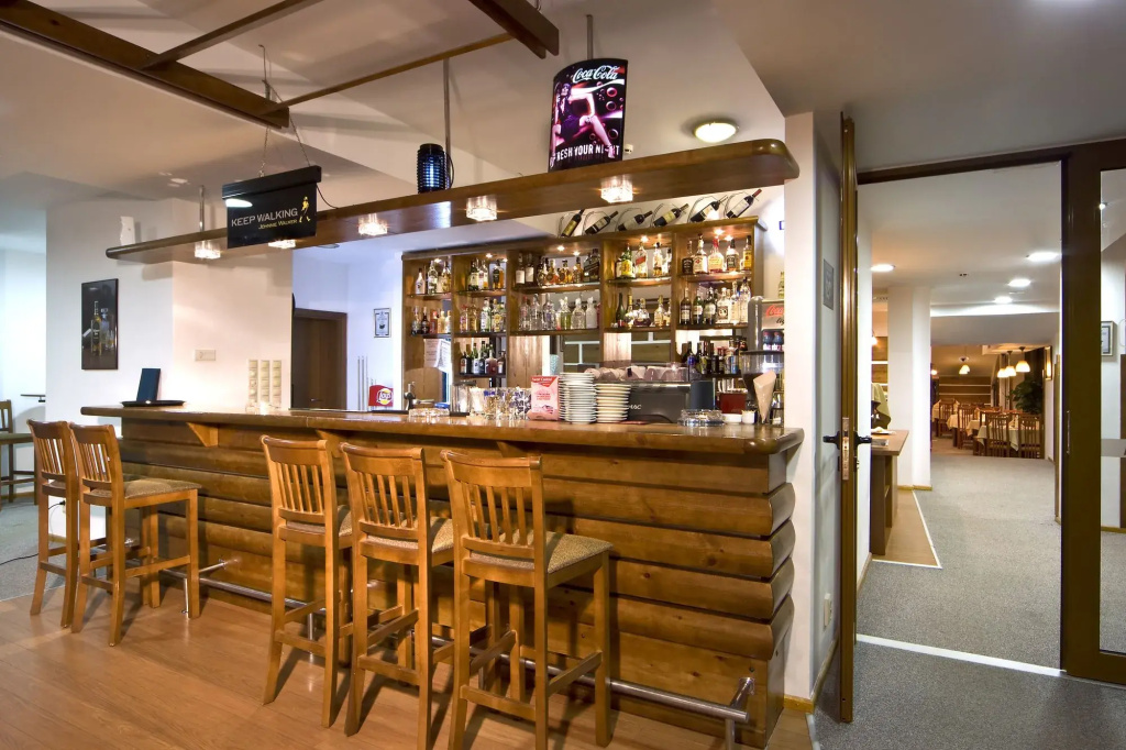 Food & Beverage