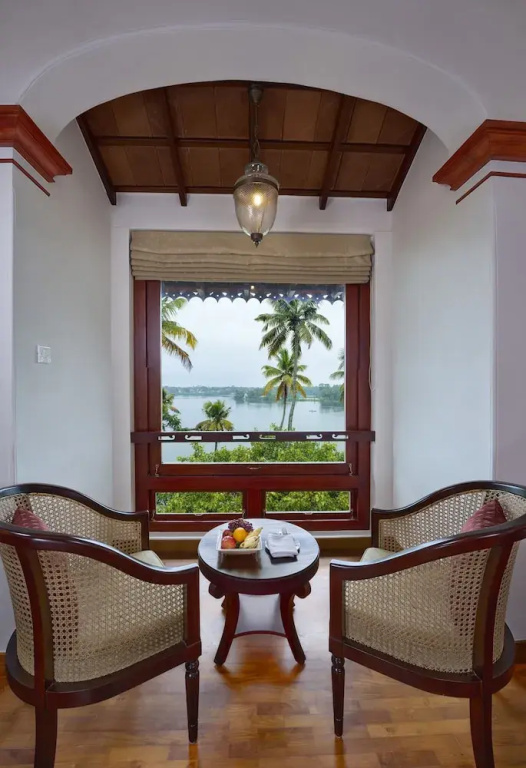 Grand Double room with lake view (full double bed)