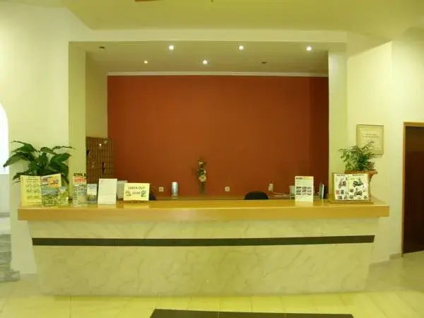 Lobby & Reception