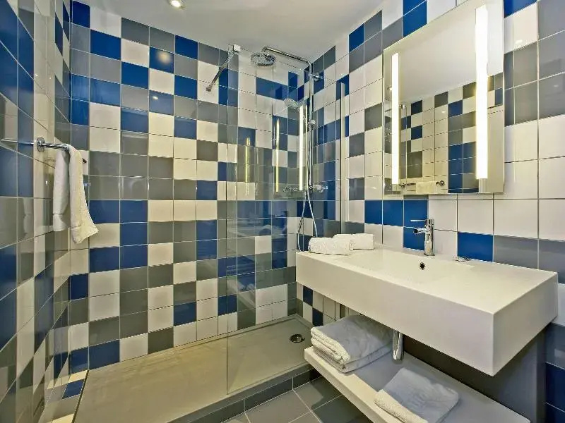 Standard Double room with balcony (full double bed)