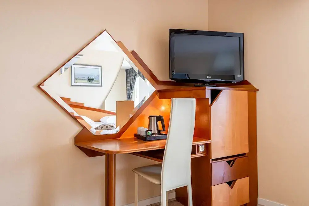 Superior Double room with balcony and with sea view (full double bed)