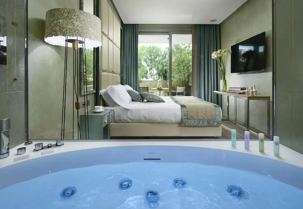 Двухместный номер Deluxe с балконом и вид на реку Арно двуспальная кровать в Hotel Ville sull'Arno