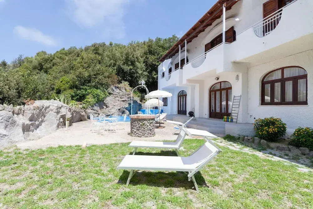 Villa With 4 Bedrooms in Forio, With Wonderful sea View, Private Pool, Enclosed Garden