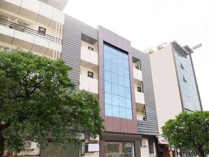 Collection O 79356 Mahavir Enclave