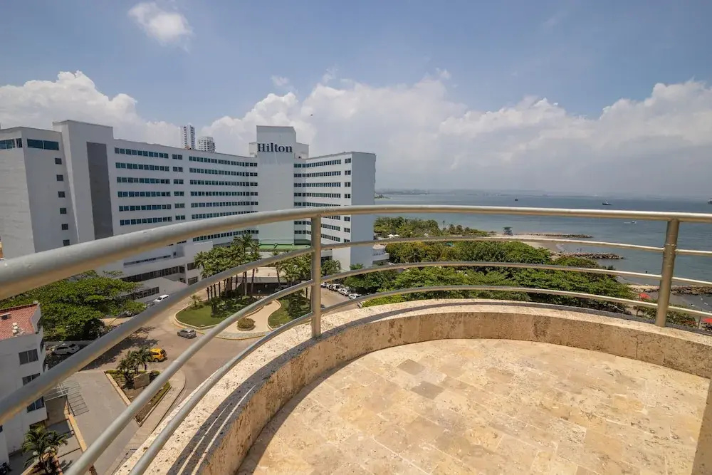 Penthouse con Piscina Privada El Laguito