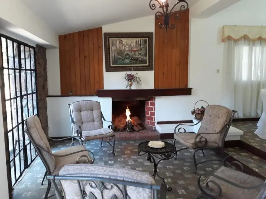 4 Bedrooms Cottage