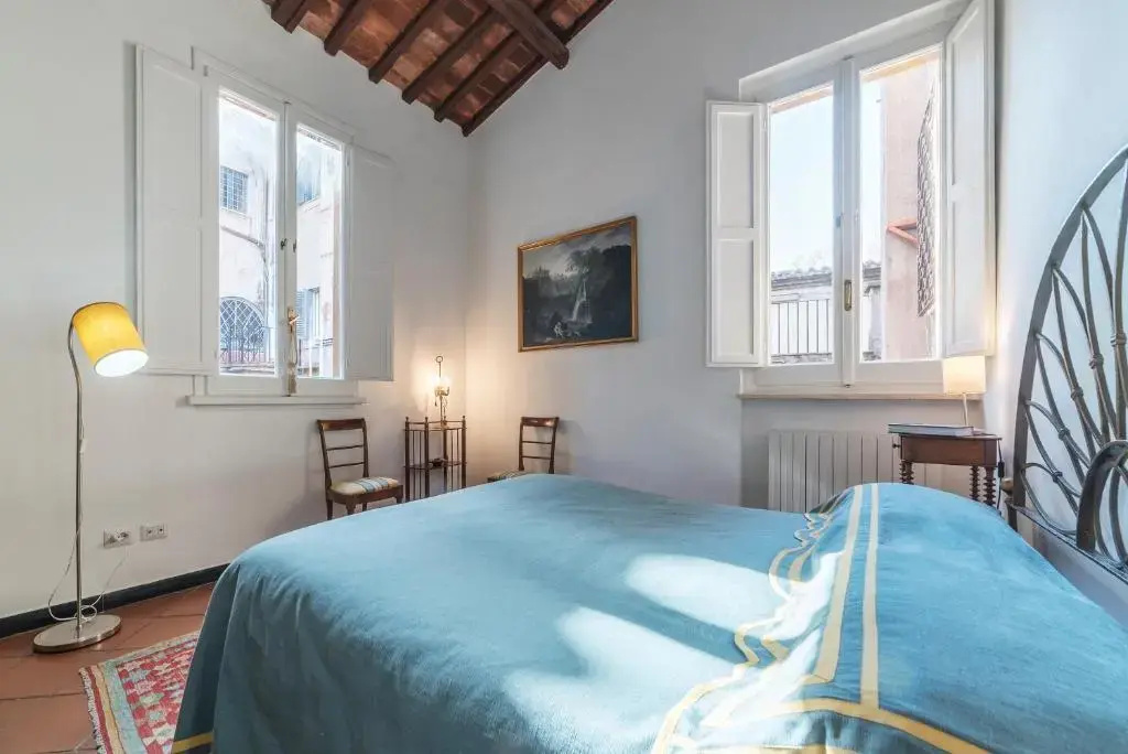 Three bedrooms in world-famous Via Giulia - Wifi, A/C, Washing machine