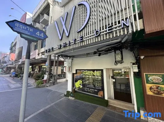 The White Den Sukhumvit 44