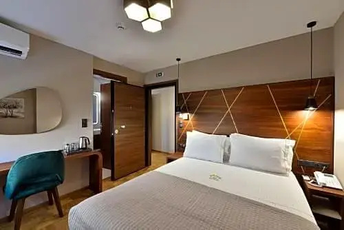 Standard Double room with balcony (full double bed)