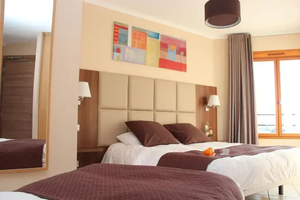 Standard Triple room